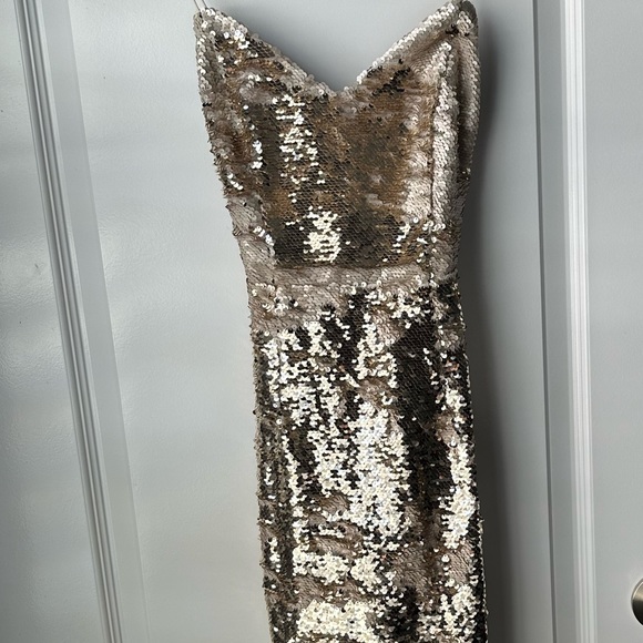 Gorgeous Gold and Tan ASTR the label XS sequin dress - Picture 6 of 6